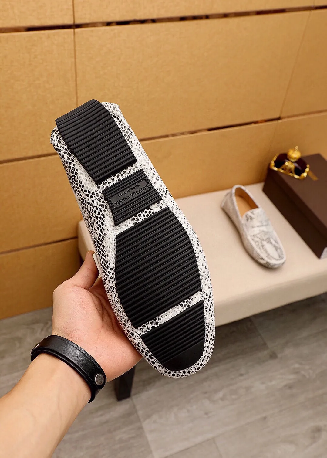 Men's Men's Shoes 💰: 480 💰💐 BV Men's Slip-on Shoes® [BOTTEGA VENETA] Official website counter new model, one-to-one mold opening ⚠Italian calfskin ➕Embossed ➕Cow 🐂 leather lining. Driving slip-ons, available at counters, sizes 38～44 (45🉑️customized)